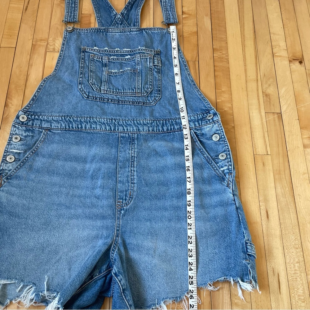 American Eagle Outfitters 90s boyfriend Denim Short Overalls - Picture 4 of 7